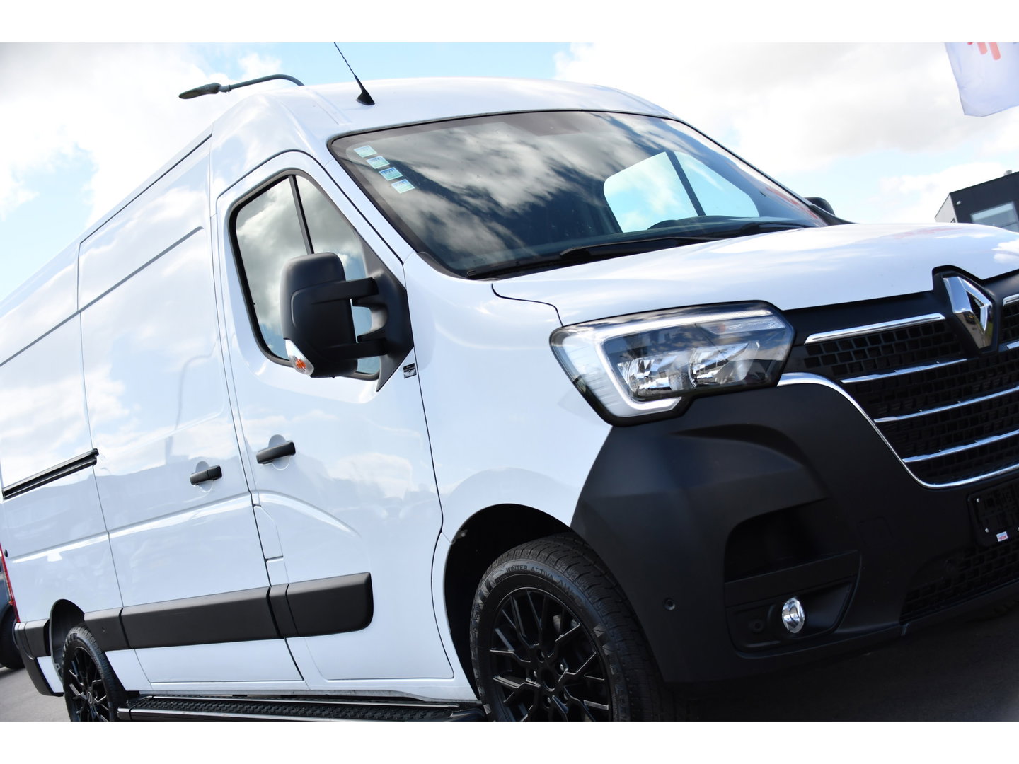 Renault Master T35 2.3 dCi 150 L2H2 PB Edition Camera, Cruise, Carplay, LED, Trekhaak, Automaat, 150pk, Sensoren, NAVI, Uniek!