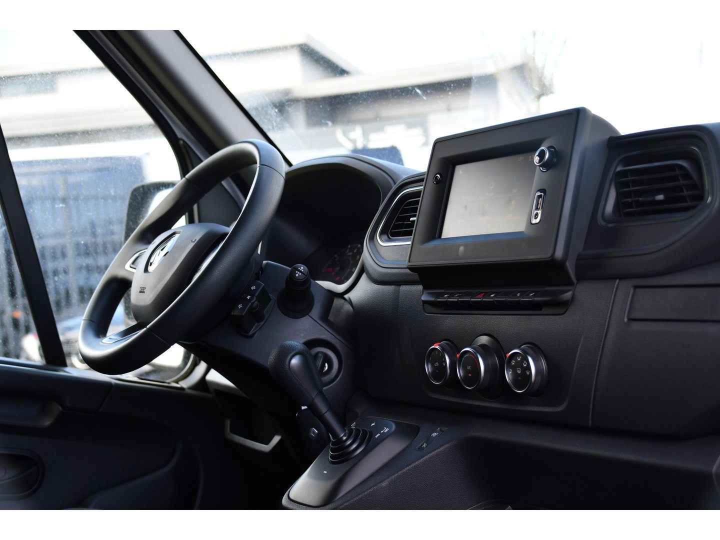 Renault Master T35 2.3 dCi 150 L2H2 PB Edition Camera, Cruise, Carplay, LED, Trekhaak, Automaat, 150pk, Sensoren, NAVI, Uniek!