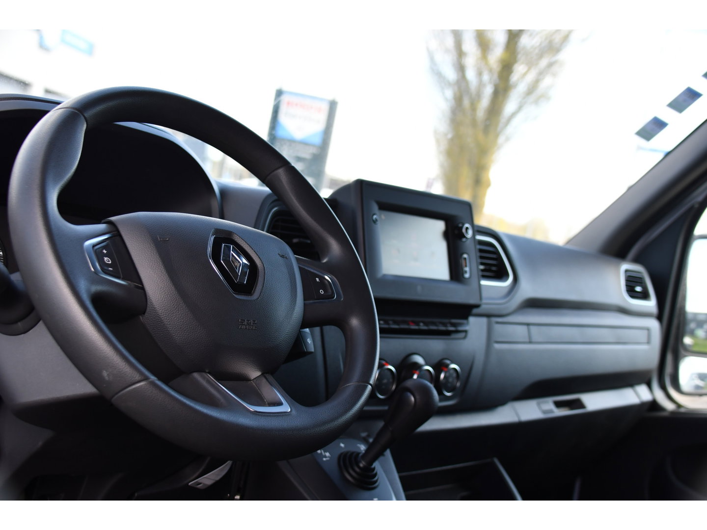 Renault Master T35 2.3 dCi 150 L2H2 PB Edition Camera, Cruise, Carplay, LED, Trekhaak, Automaat, 150pk, Sensoren, NAVI, Uniek!