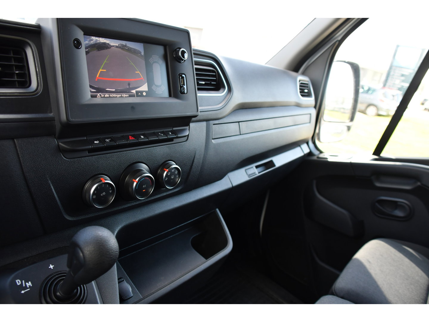Renault Master T35 2.3 dCi 150 L2H2 PB Edition Camera, Cruise, Carplay, LED, Trekhaak, Automaat, 150pk, Sensoren, NAVI, Uniek!