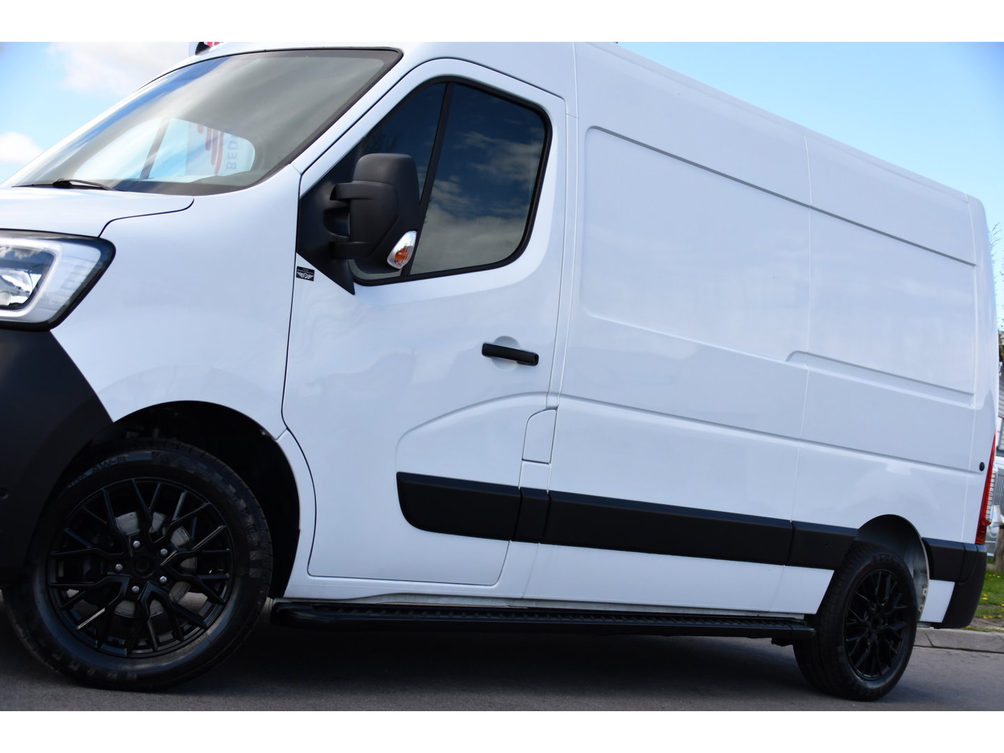 Renault Master T35 2.3 dCi 150 L2H2 PB Edition Camera, Cruise, Carplay, LED, Trekhaak, Automaat, 150pk, Sensoren, NAVI, Uniek!