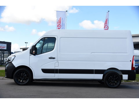 Renault Master T35 2.3 dCi 150 L2H2 PB Edition Camera, Cruise, Carplay, LED, Trekhaak, Automaat, 150pk, Sensoren, NAVI, Uniek!