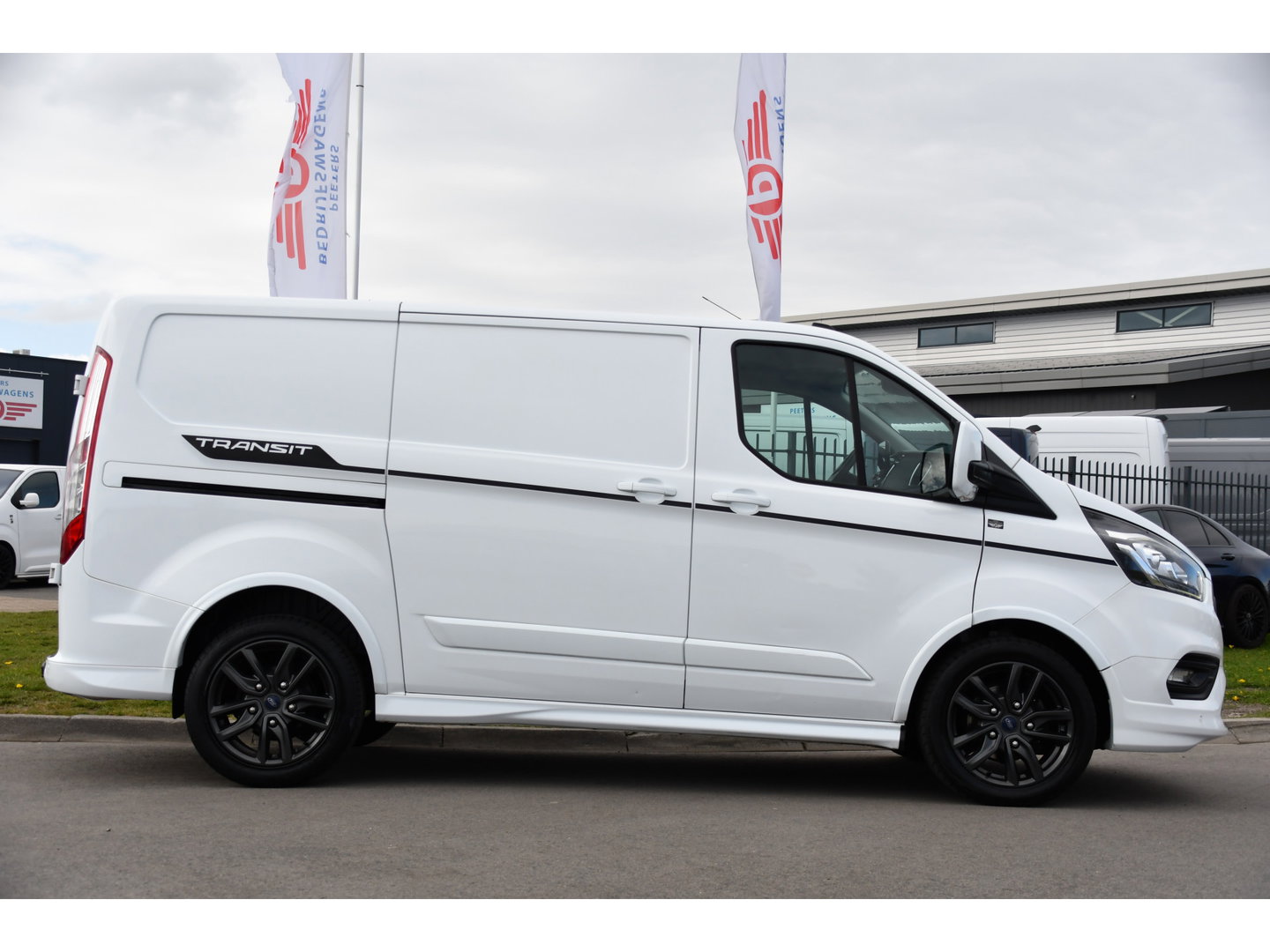 Ford Transit Custom 290 2.0 TDCI L1H1 Sport Camera, Cruise, LED, Leder, Stoelverwarming, 170pk, Automaat, Trekhaak, Voorruit verwarming, Uniek!