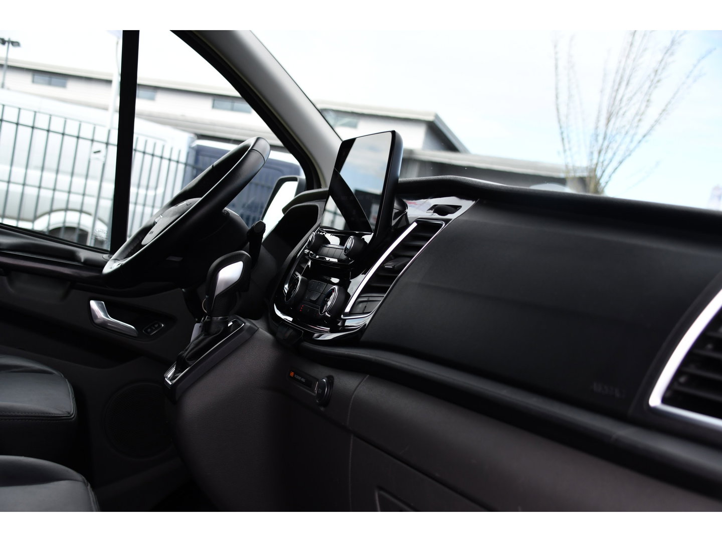 Ford Transit Custom 290 2.0 TDCI L1H1 Sport Camera, Cruise, LED, Leder, Stoelverwarming, 170pk, Automaat, Trekhaak, Voorruit verwarming, Uniek!