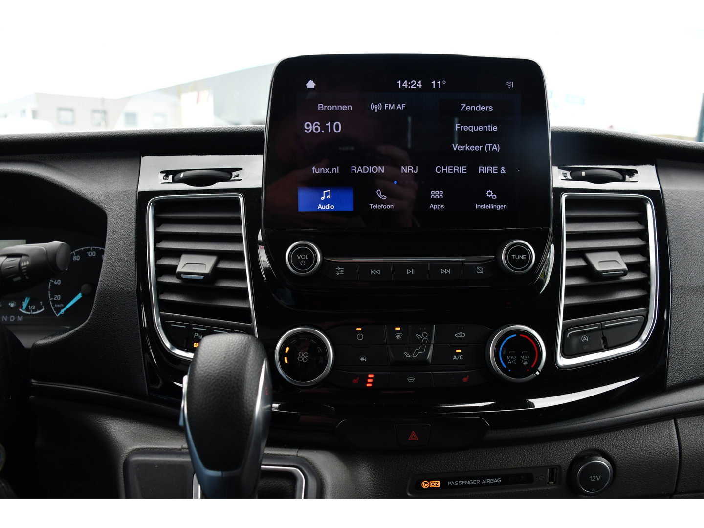 Ford Transit Custom 290 2.0 TDCI L1H1 Sport Camera, Cruise, LED, Leder, Stoelverwarming, 170pk, Automaat, Trekhaak, Voorruit verwarming, Uniek!