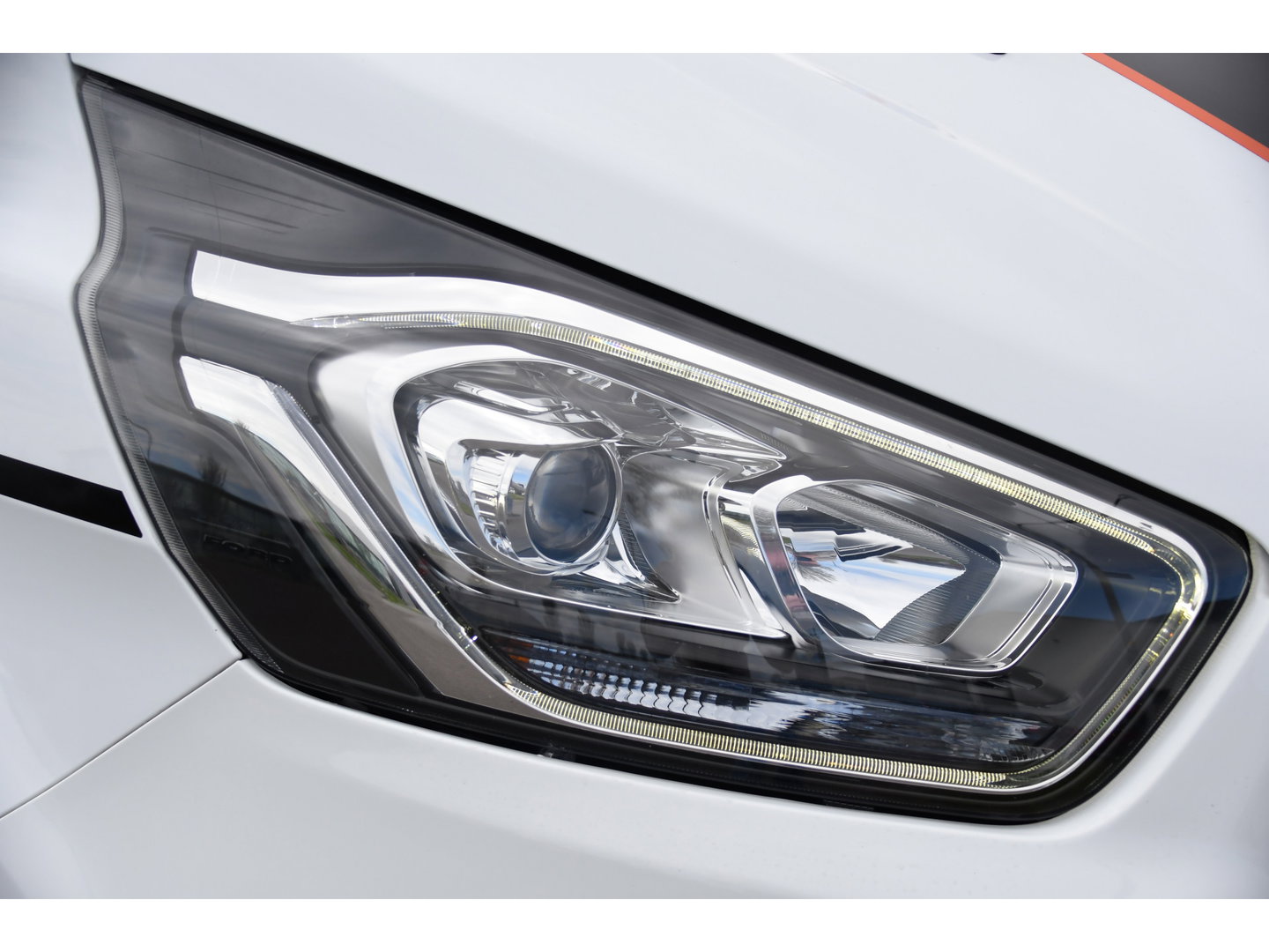 Ford Transit Custom 290 2.0 TDCI L1H1 Sport Camera, Cruise, LED, Leder, Stoelverwarming, 170pk, Automaat, Trekhaak, Voorruit verwarming, Uniek!