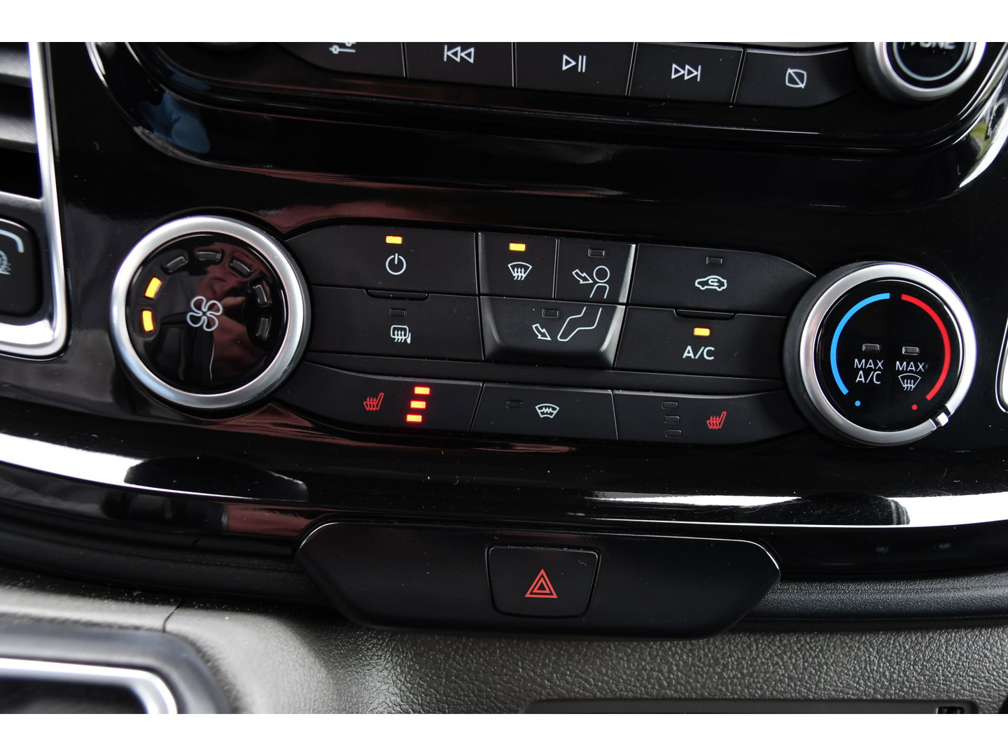 Ford Transit Custom 290 2.0 TDCI L1H1 Sport Camera, Cruise, LED, Leder, Stoelverwarming, 170pk, Automaat, Trekhaak, Voorruit verwarming, Uniek!