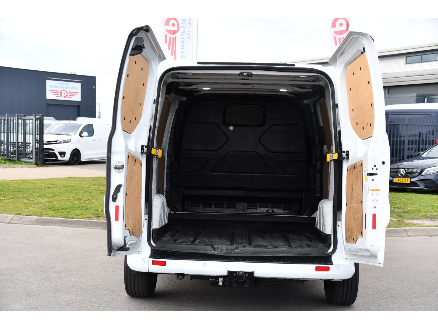 Ford Transit Custom 290 2.0 TDCI L1H1 Sport Camera, Cruise, LED, Leder, Stoelverwarming, 170pk, Automaat, Trekhaak, Voorruit verwarming, Uniek!