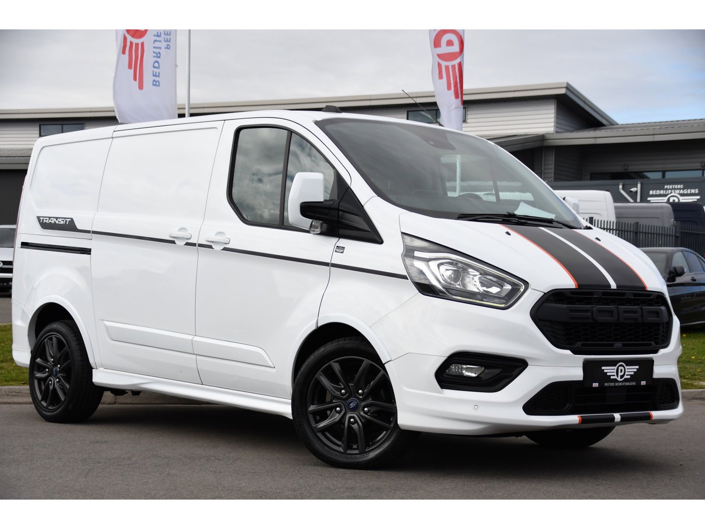 Ford Transit Custom 290 2.0 TDCI L1H1 Sport Camera, Cruise, LED, Leder, Stoelverwarming, 170pk, Automaat, Trekhaak, Voorruit verwarming, Uniek!