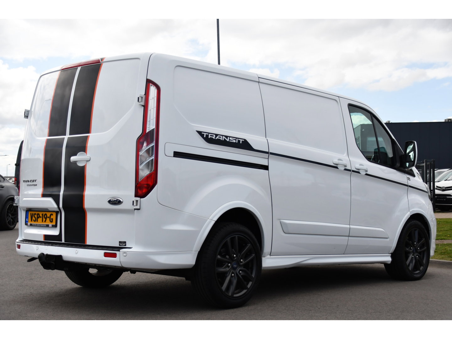 Ford Transit Custom 290 2.0 TDCI L1H1 Sport Camera, Cruise, LED, Leder, Stoelverwarming, 170pk, Automaat, Trekhaak, Voorruit verwarming, Uniek!