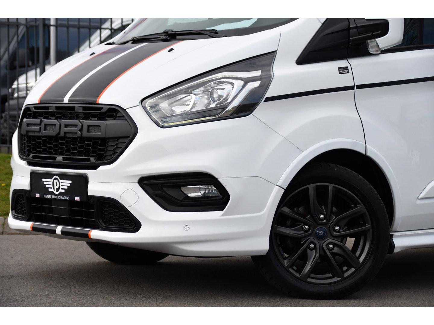 Ford Transit Custom 290 2.0 TDCI L1H1 Sport Camera, Cruise, LED, Leder, Stoelverwarming, 170pk, Automaat, Trekhaak, Voorruit verwarming, Uniek!