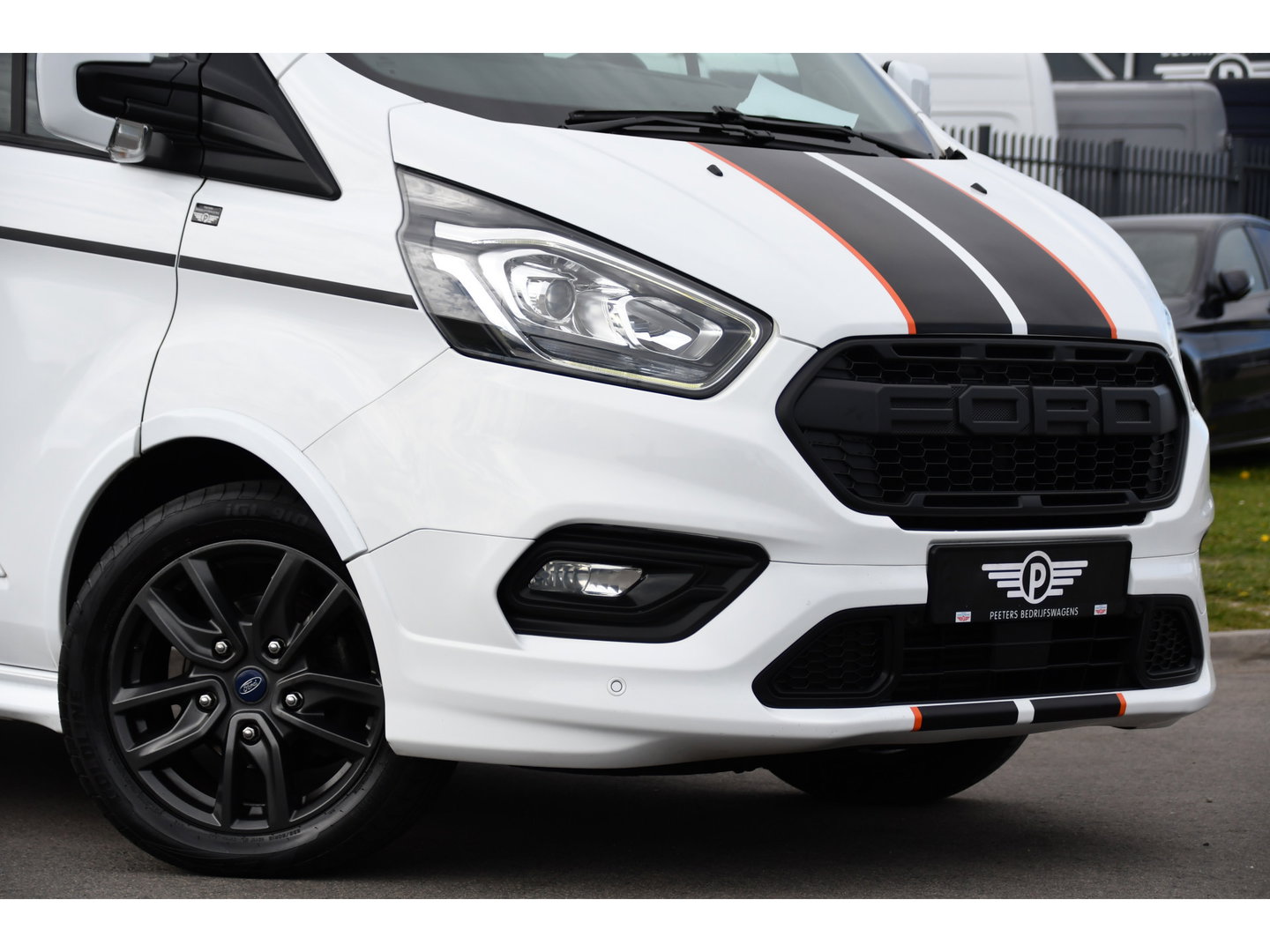 Ford Transit Custom 290 2.0 TDCI L1H1 Sport Camera, Cruise, LED, Leder, Stoelverwarming, 170pk, Automaat, Trekhaak, Voorruit verwarming, Uniek!