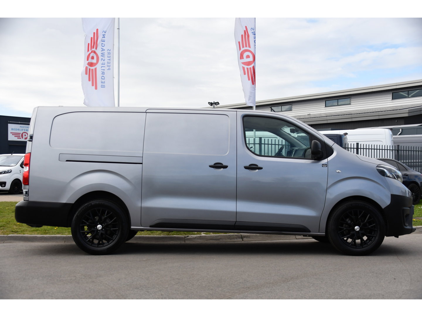 Toyota ProAce Worker 2.0 L3 D-4D PB Edition Cruise, Sensoren, Carplay, Trekhaak, 122pk, Airco, Multimedia, Leder, Uniek!