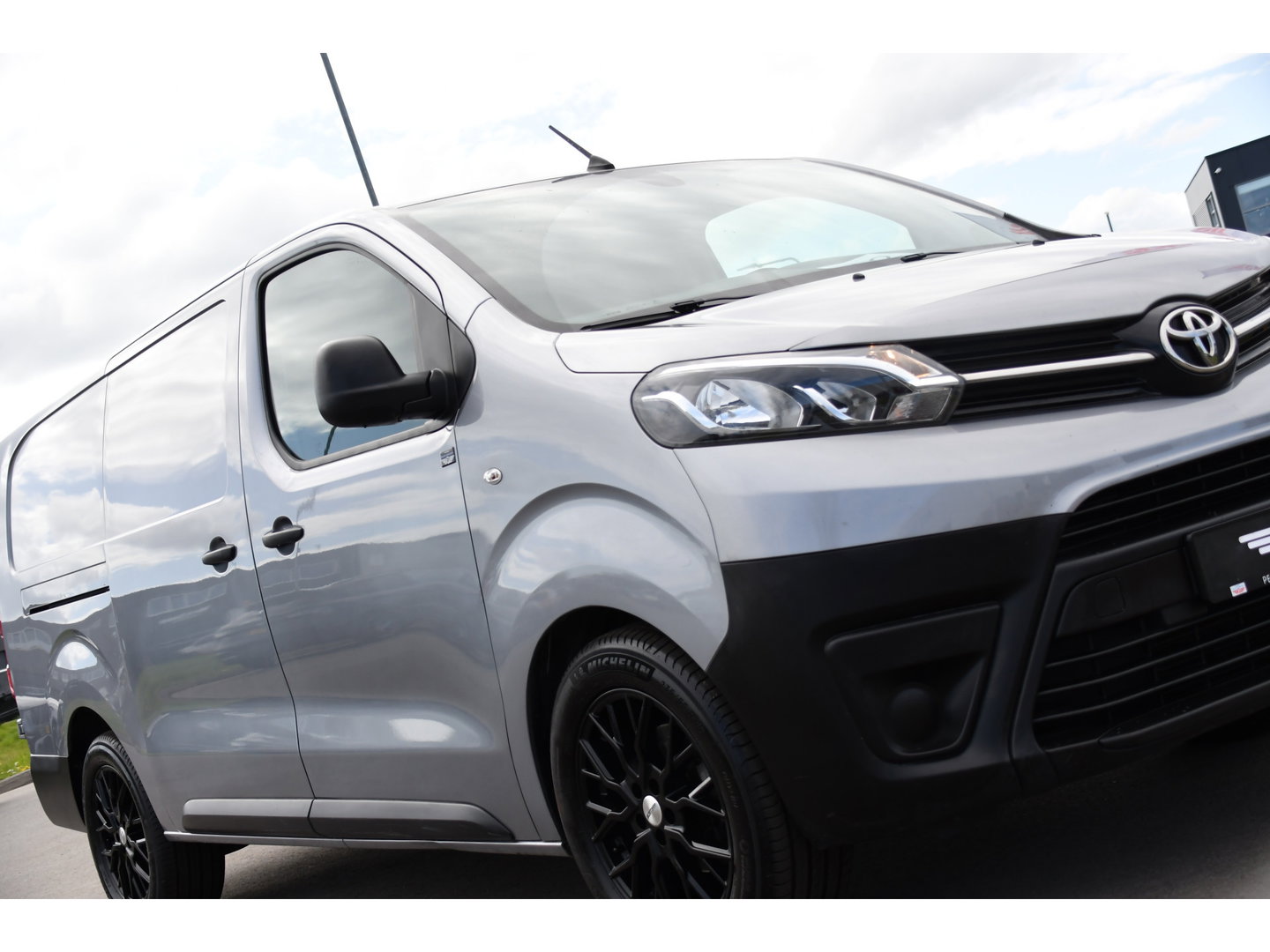 Toyota ProAce Worker 2.0 L3 D-4D PB Edition Cruise, Sensoren, Carplay, Trekhaak, 122pk, Airco, Multimedia, Leder, Uniek!