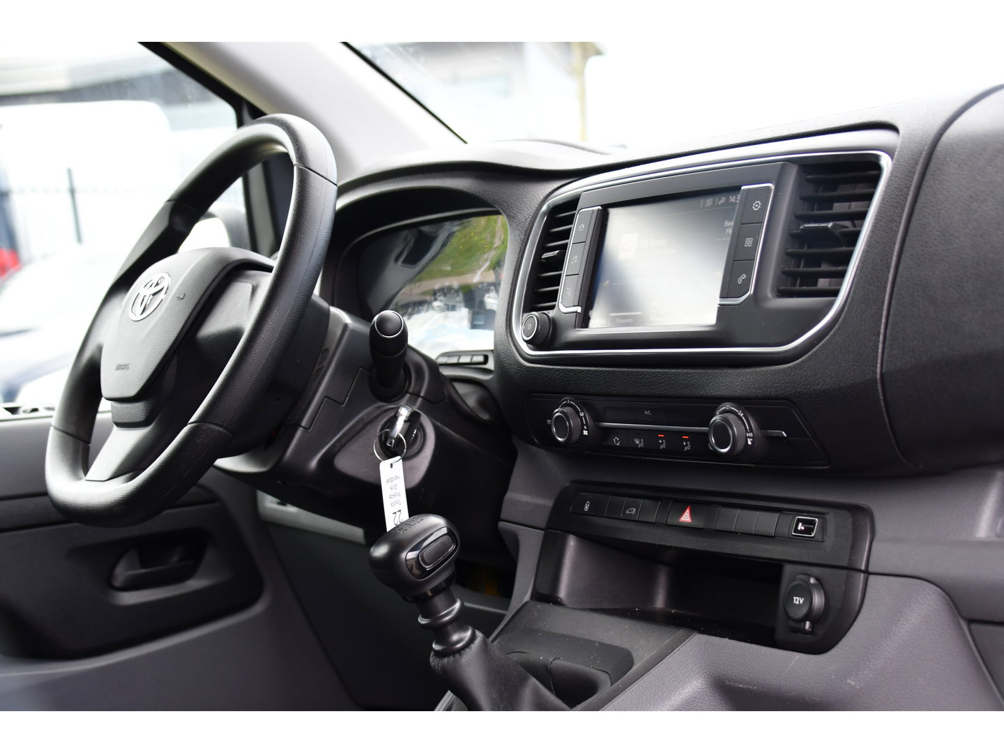 Toyota ProAce Worker 2.0 L3 D-4D PB Edition Cruise, Sensoren, Carplay, Trekhaak, 122pk, Airco, Multimedia, Leder, Uniek!