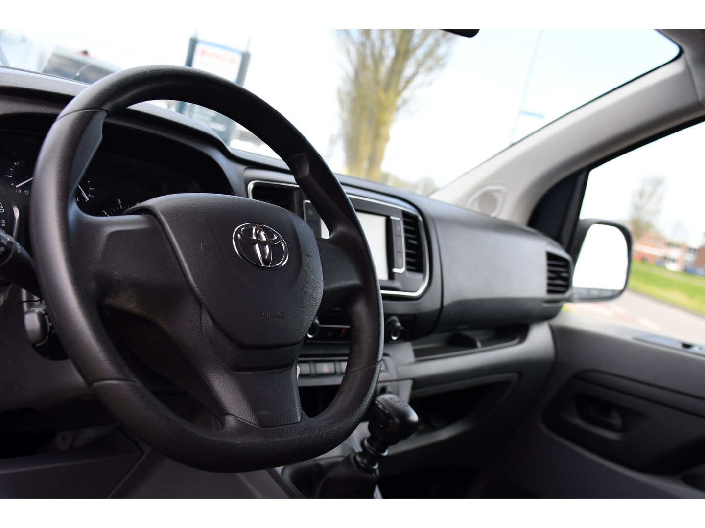 Toyota ProAce Worker 2.0 L3 D-4D PB Edition Cruise, Sensoren, Carplay, Trekhaak, 122pk, Airco, Multimedia, Leder, Uniek!