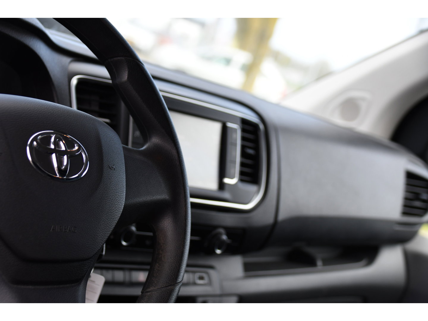 Toyota ProAce Worker 2.0 L3 D-4D PB Edition Cruise, Sensoren, Carplay, Trekhaak, 122pk, Airco, Multimedia, Leder, Uniek!