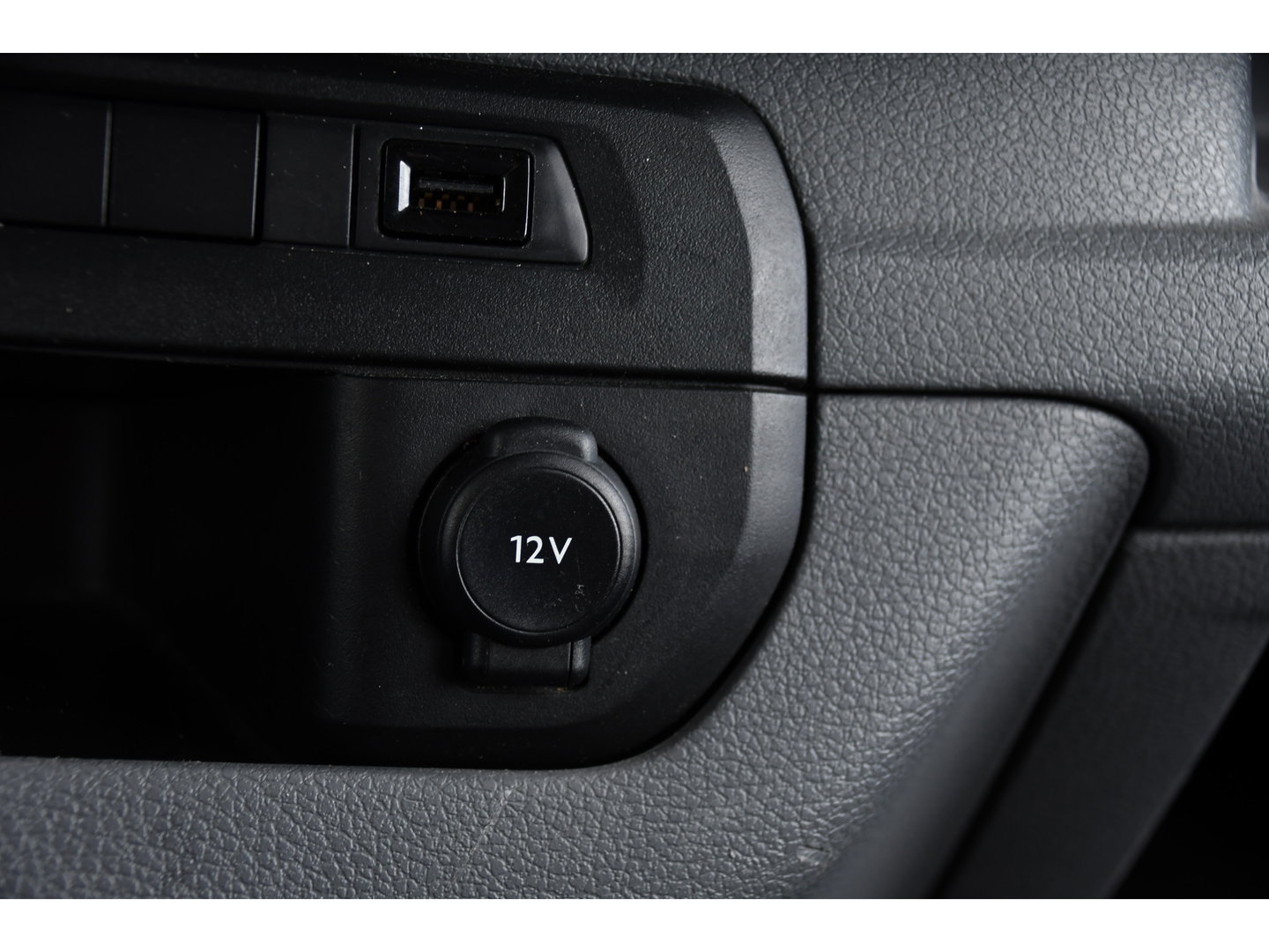 Toyota ProAce Worker 2.0 L3 D-4D PB Edition Cruise, Sensoren, Carplay, Trekhaak, 122pk, Airco, Multimedia, Leder, Uniek!