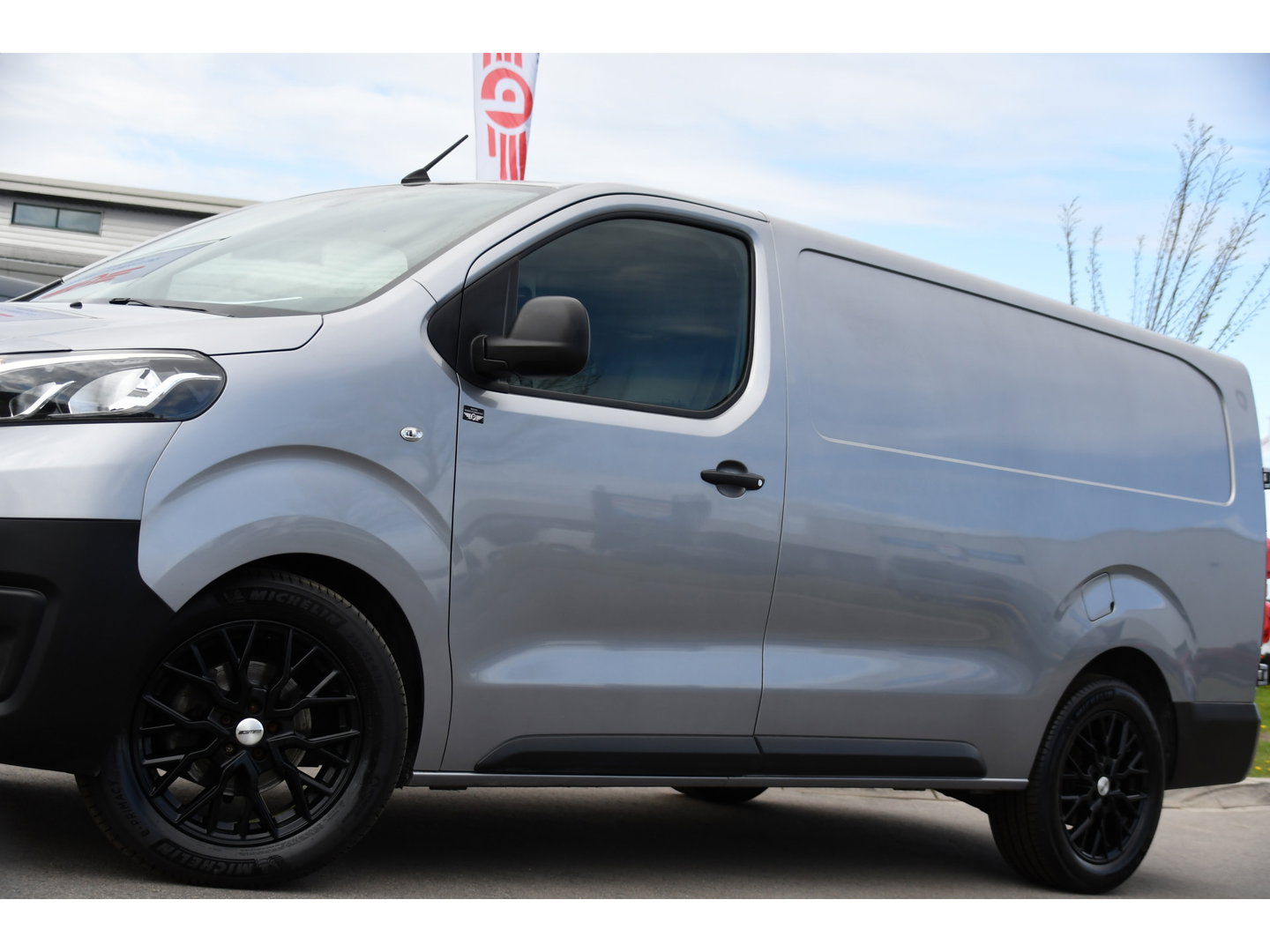 Toyota ProAce Worker 2.0 L3 D-4D PB Edition Cruise, Sensoren, Carplay, Trekhaak, 122pk, Airco, Multimedia, Leder, Uniek!