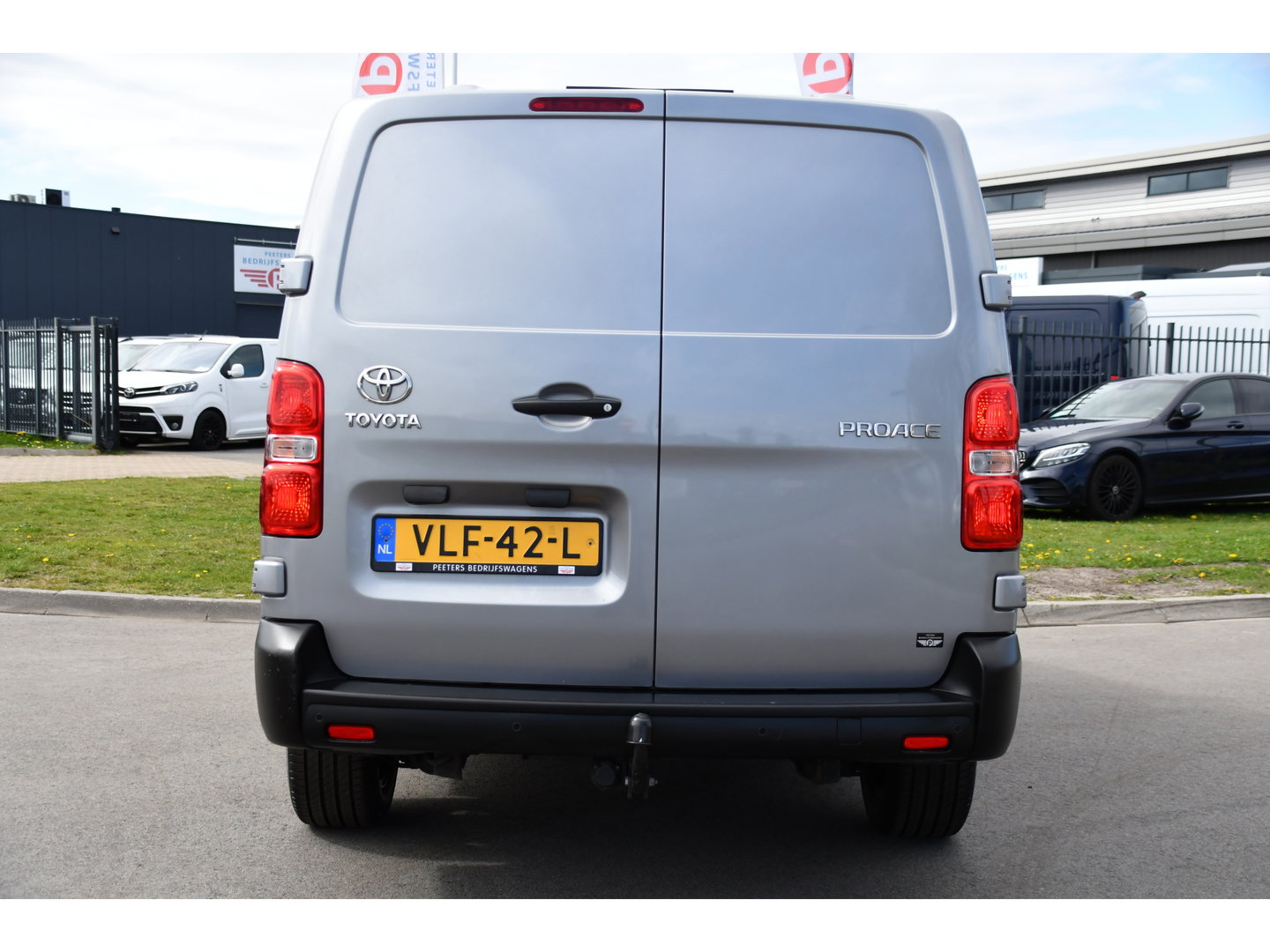 Toyota ProAce Worker 2.0 L3 D-4D PB Edition Cruise, Sensoren, Carplay, Trekhaak, 122pk, Airco, Multimedia, Leder, Uniek!