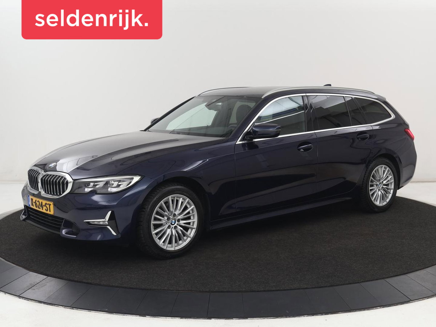 BMW 3 Serie 318i Luxury Line | Sportstoelen | Leder | Carplay | Live Cockpit | Sfeerverlichting | Trekhaak | Parkeerhulp | Climate control | Full LED | Cruise control | Bluetooth