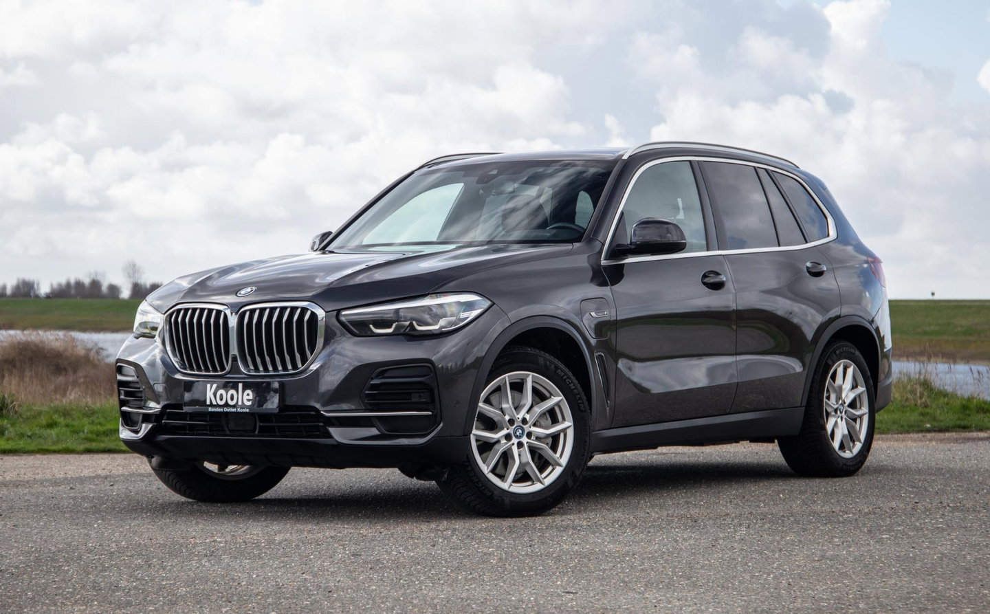 BMW X5 xDrive45e High Executive CARPLAY / CAMERA / DEALER ONDERHOUDEN / BRUIN LEER / STOELVERWARMING