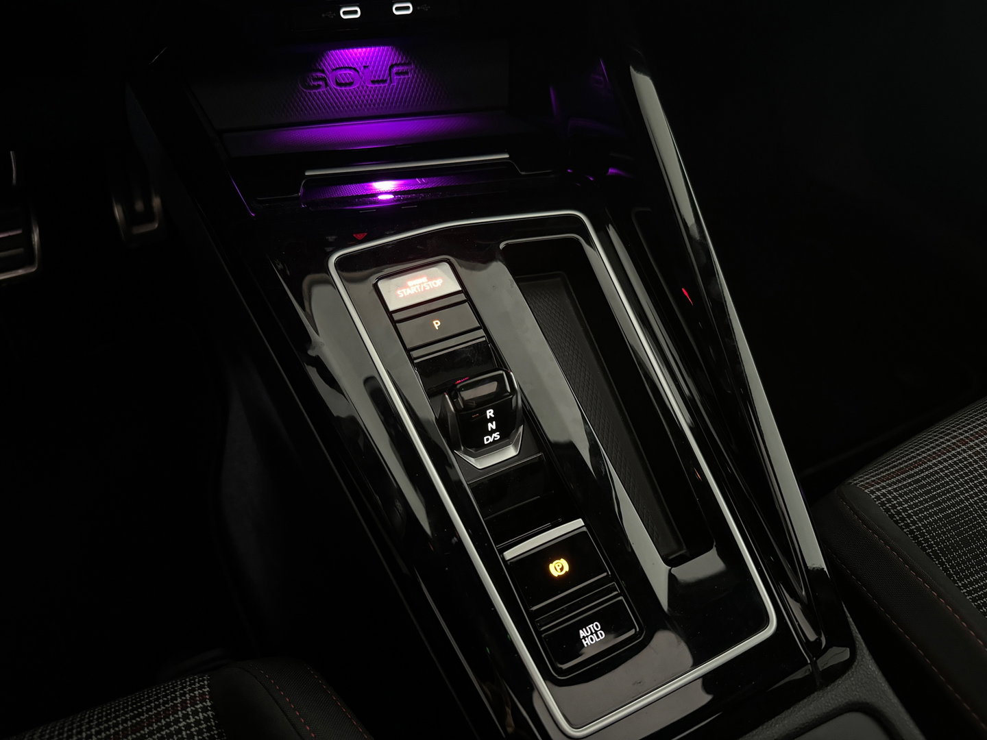 Volkswagen Golf 2.0 TSI GTI Pano|HuD|H/K|Keyless|Camera|Sfeer