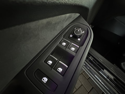 Volkswagen Golf 2.0 TSI GTI Pano|HuD|H/K|Keyless|Camera|Sfeer