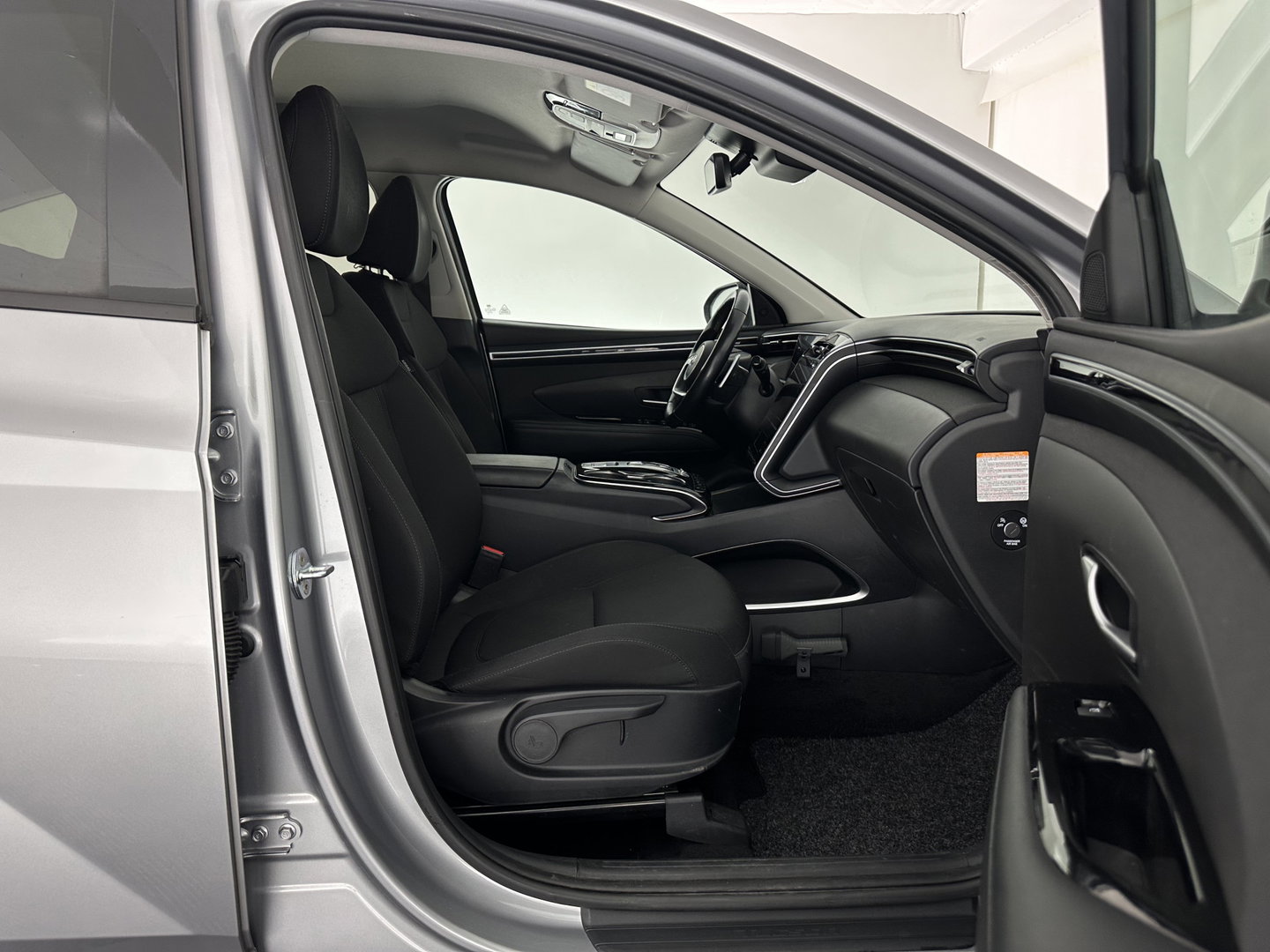 Hyundai Tucson 1.6 T-GDI HEV Comfort Smart (INCL.BTW) *FULL-LED | ADAPTIVE-CRUISE | HEATED-COMFORTSEATS | KEYLESS | CAMERA | DIGI-COCKPIT | PRIVACY-GLASS | SHIFT-PADDLES | ECC | PDC | 17''ALU*