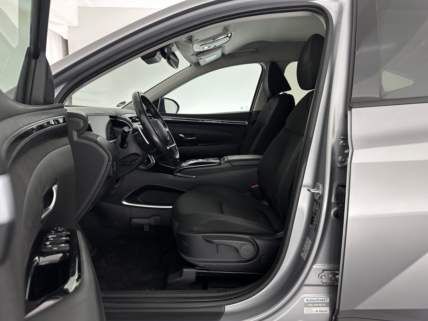 Hyundai Tucson 1.6 T-GDI HEV Comfort Smart (INCL.BTW) *FULL-LED | ADAPTIVE-CRUISE | HEATED-COMFORTSEATS | KEYLESS | CAMERA | DIGI-COCKPIT | PRIVACY-GLASS | SHIFT-PADDLES | ECC | PDC | 17''ALU*