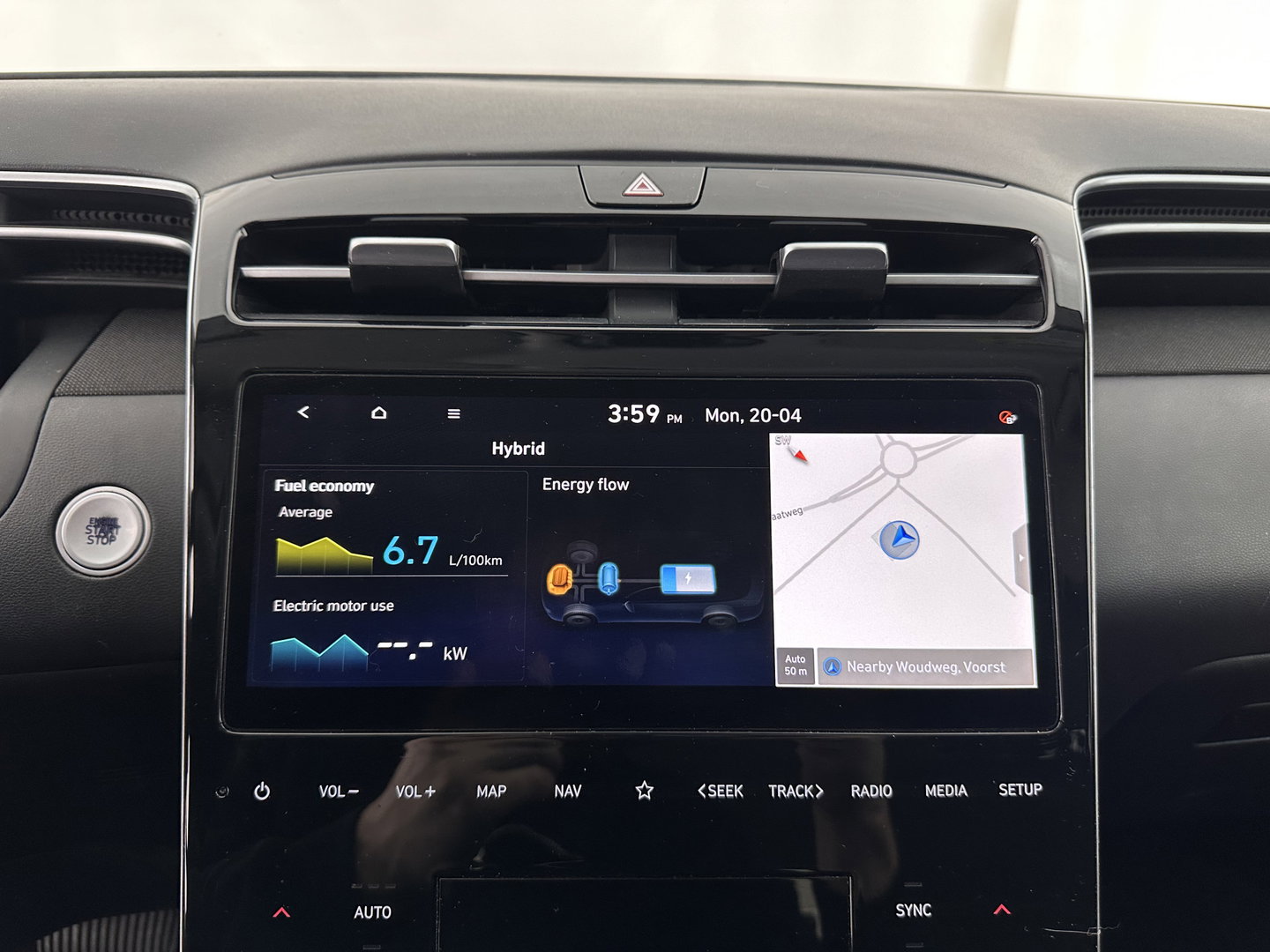 Hyundai Tucson 1.6 T-GDI HEV Comfort Smart (INCL.BTW) *FULL-LED | ADAPTIVE-CRUISE | HEATED-COMFORTSEATS | KEYLESS | CAMERA | DIGI-COCKPIT | PRIVACY-GLASS | SHIFT-PADDLES | ECC | PDC | 17''ALU*