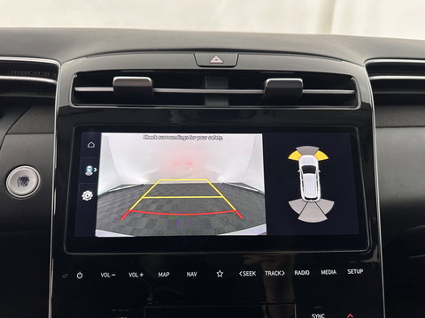 Hyundai Tucson 1.6 T-GDI HEV Comfort Smart (INCL.BTW) *FULL-LED | ADAPTIVE-CRUISE | HEATED-COMFORTSEATS | KEYLESS | CAMERA | DIGI-COCKPIT | PRIVACY-GLASS | SHIFT-PADDLES | ECC | PDC | 17''ALU*