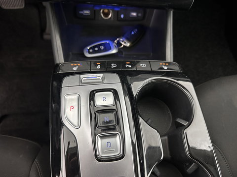 Hyundai Tucson 1.6 T-GDI HEV Comfort Smart (INCL.BTW) *FULL-LED | ADAPTIVE-CRUISE | HEATED-COMFORTSEATS | KEYLESS | CAMERA | DIGI-COCKPIT | PRIVACY-GLASS | SHIFT-PADDLES | ECC | PDC | 17''ALU*