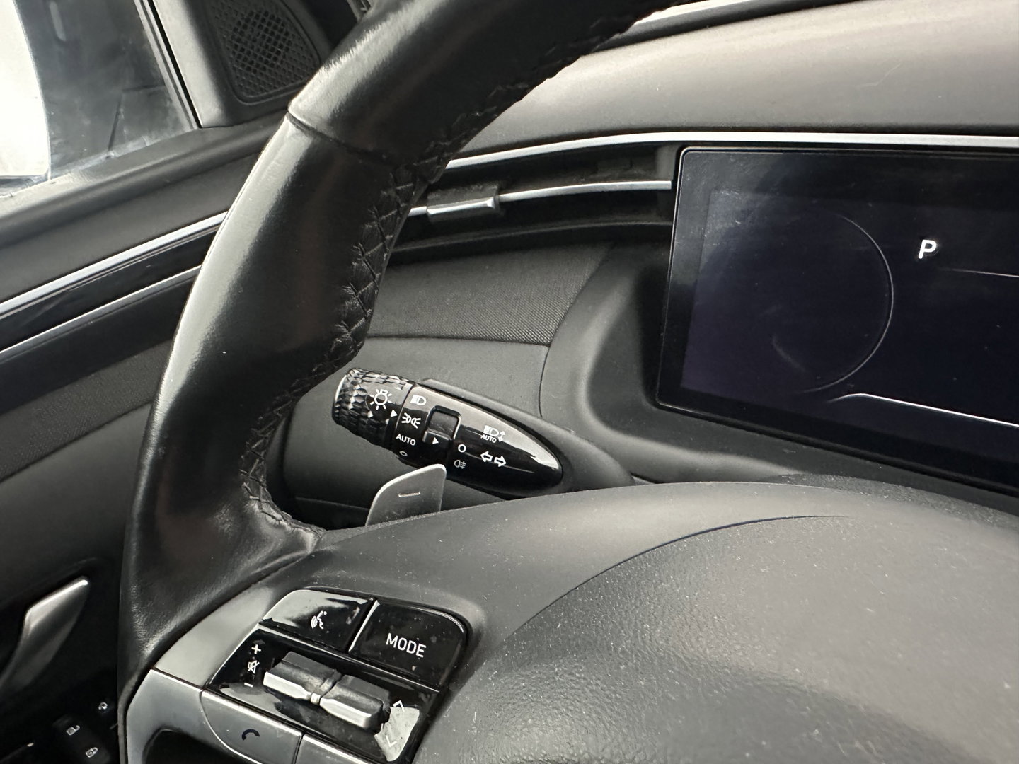 Hyundai Tucson 1.6 T-GDI HEV Comfort Smart (INCL.BTW) *FULL-LED | ADAPTIVE-CRUISE | HEATED-COMFORTSEATS | KEYLESS | CAMERA | DIGI-COCKPIT | PRIVACY-GLASS | SHIFT-PADDLES | ECC | PDC | 17''ALU*