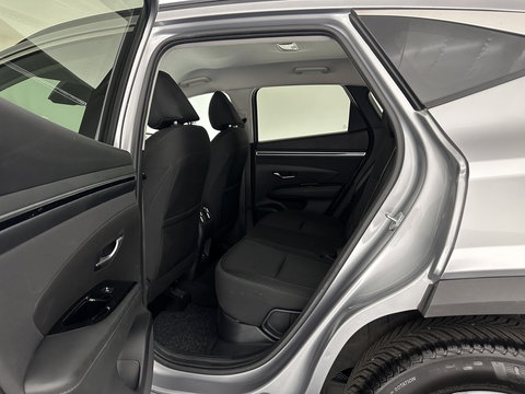 Hyundai Tucson 1.6 T-GDI HEV Comfort Smart (INCL.BTW) *FULL-LED | ADAPTIVE-CRUISE | HEATED-COMFORTSEATS | KEYLESS | CAMERA | DIGI-COCKPIT | PRIVACY-GLASS | SHIFT-PADDLES | ECC | PDC | 17''ALU*