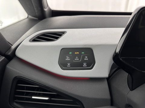 Volkswagen ID.3 First Plus 58 kWh [ 3-Fase ] {SOH-91%} (INCL-BTW) *ADAPTIVE-CRUISE | MATRIX-LED | CAMERA | KEYLESS | MICROFIBRE | AMBIENTLIGHT | NAVI-FULLMAP | DAB+ | ECC | HEATED-SPORTSEATS | DIGI-COCKPIT | 19''ALU*