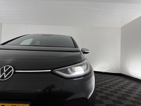 Volkswagen ID.3 First Plus 58 kWh [ 3-Fase ] {SOH-91%} (INCL-BTW) *ADAPTIVE-CRUISE | MATRIX-LED | CAMERA | KEYLESS | MICROFIBRE | AMBIENTLIGHT | NAVI-FULLMAP | DAB+ | ECC | HEATED-SPORTSEATS | DIGI-COCKPIT | 19''ALU*