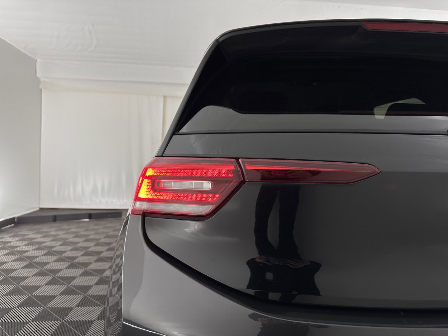 Volkswagen ID.3 First Plus 58 kWh [ 3-Fase ] {SOH-91%} (INCL-BTW) *ADAPTIVE-CRUISE | MATRIX-LED | CAMERA | KEYLESS | MICROFIBRE | AMBIENTLIGHT | NAVI-FULLMAP | DAB+ | ECC | HEATED-SPORTSEATS | DIGI-COCKPIT | 19''ALU*