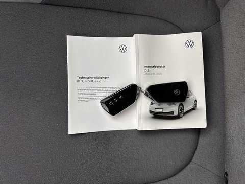 Volkswagen ID.3 First Plus 58 kWh [ 3-Fase ] {SOH-91%} (INCL-BTW) *ADAPTIVE-CRUISE | MATRIX-LED | CAMERA | KEYLESS | MICROFIBRE | AMBIENTLIGHT | NAVI-FULLMAP | DAB+ | ECC | HEATED-SPORTSEATS | DIGI-COCKPIT | 19''ALU*