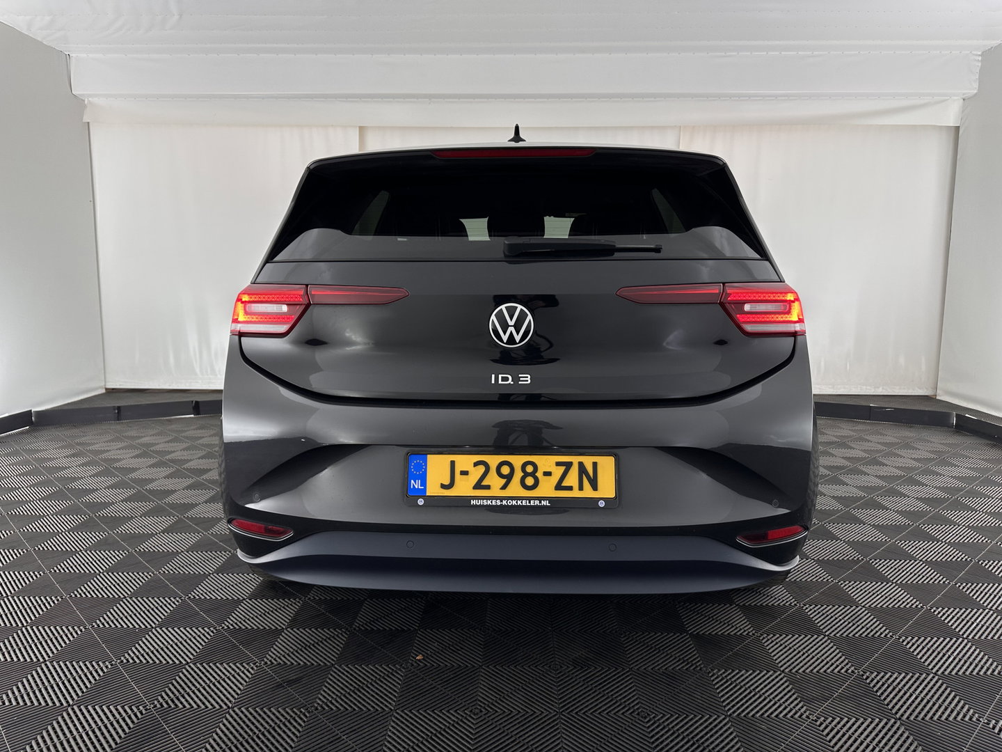 Volkswagen ID.3 First Plus 58 kWh [ 3-Fase ] {SOH-91%} (INCL-BTW) *ADAPTIVE-CRUISE | MATRIX-LED | CAMERA | KEYLESS | MICROFIBRE | AMBIENTLIGHT | NAVI-FULLMAP | DAB+ | ECC | HEATED-SPORTSEATS | DIGI-COCKPIT | 19''ALU*