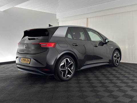 Volkswagen ID.3 First Plus 58 kWh [ 3-Fase ] {SOH-91%} (INCL-BTW) *ADAPTIVE-CRUISE | MATRIX-LED | CAMERA | KEYLESS | MICROFIBRE | AMBIENTLIGHT | NAVI-FULLMAP | DAB+ | ECC | HEATED-SPORTSEATS | DIGI-COCKPIT | 19''ALU*