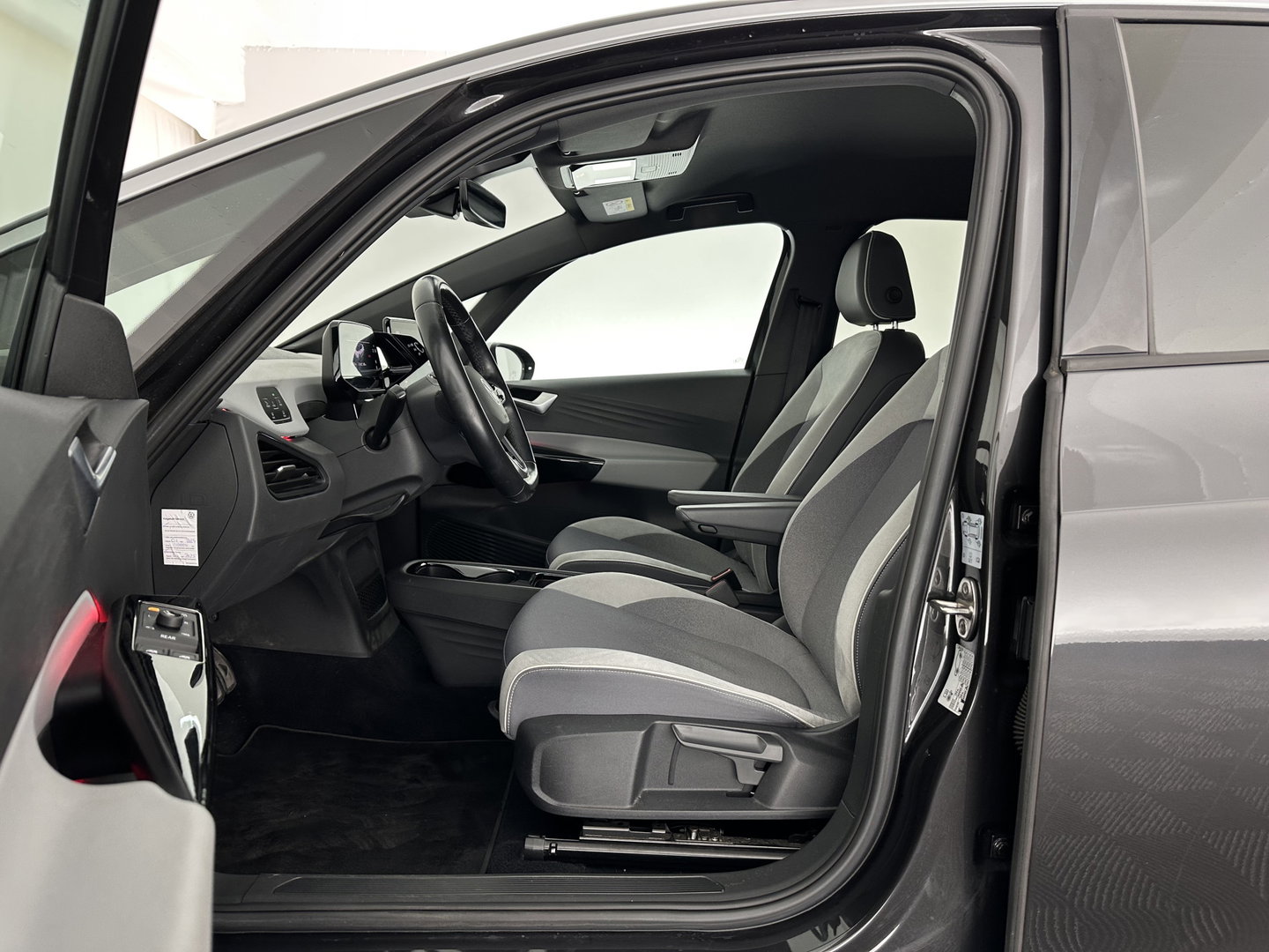 Volkswagen ID.3 First Plus 58 kWh [ 3-Fase ] {SOH-91%} (INCL-BTW) *ADAPTIVE-CRUISE | MATRIX-LED | CAMERA | KEYLESS | MICROFIBRE | AMBIENTLIGHT | NAVI-FULLMAP | DAB+ | ECC | HEATED-SPORTSEATS | DIGI-COCKPIT | 19''ALU*