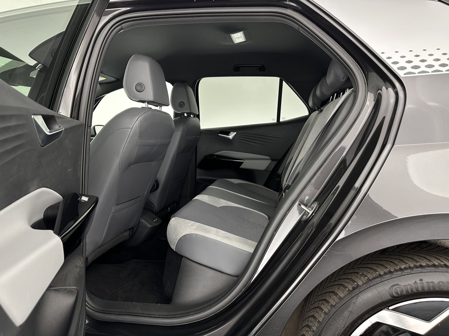 Volkswagen ID.3 First Plus 58 kWh [ 3-Fase ] {SOH-91%} (INCL-BTW) *ADAPTIVE-CRUISE | MATRIX-LED | CAMERA | KEYLESS | MICROFIBRE | AMBIENTLIGHT | NAVI-FULLMAP | DAB+ | ECC | HEATED-SPORTSEATS | DIGI-COCKPIT | 19''ALU*