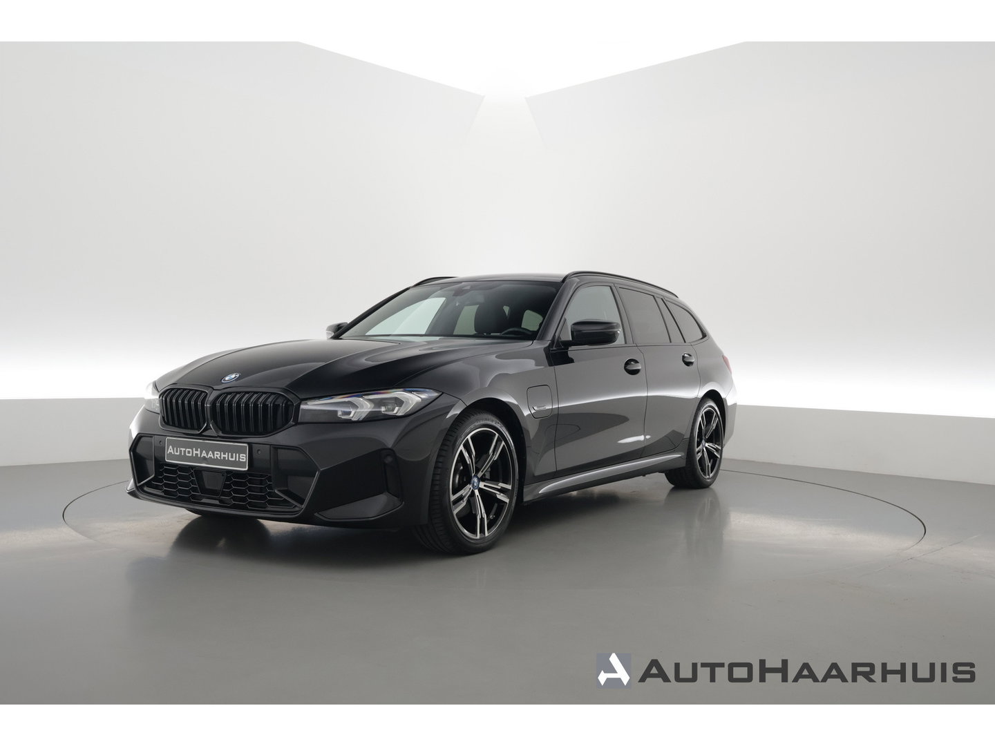 BMW 3 Serie Touring 320e M Sport | Facelift | Shadow Line | Curved display | Adapt. Cruise | Nav + CarPlay | Elek. Klep | Sfeerverlichting | LED | Stoelverw. | PDC V