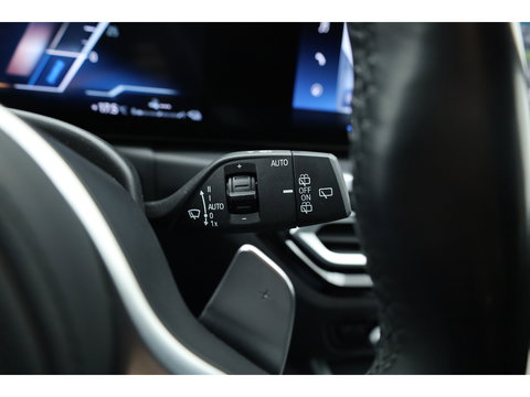 BMW 3 Serie Touring 320e M Sport | Facelift | Shadow Line | Curved display | Adapt. Cruise | Nav + CarPlay | Elek. Klep | Sfeerverlichting | LED | Stoelverw. | PDC V