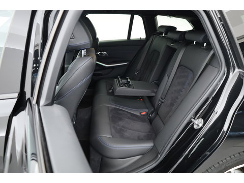 BMW 3 Serie Touring 320e M Sport | Facelift | Shadow Line | Curved display | Adapt. Cruise | Nav + CarPlay | Elek. Klep | Sfeerverlichting | LED | Stoelverw. | PDC V