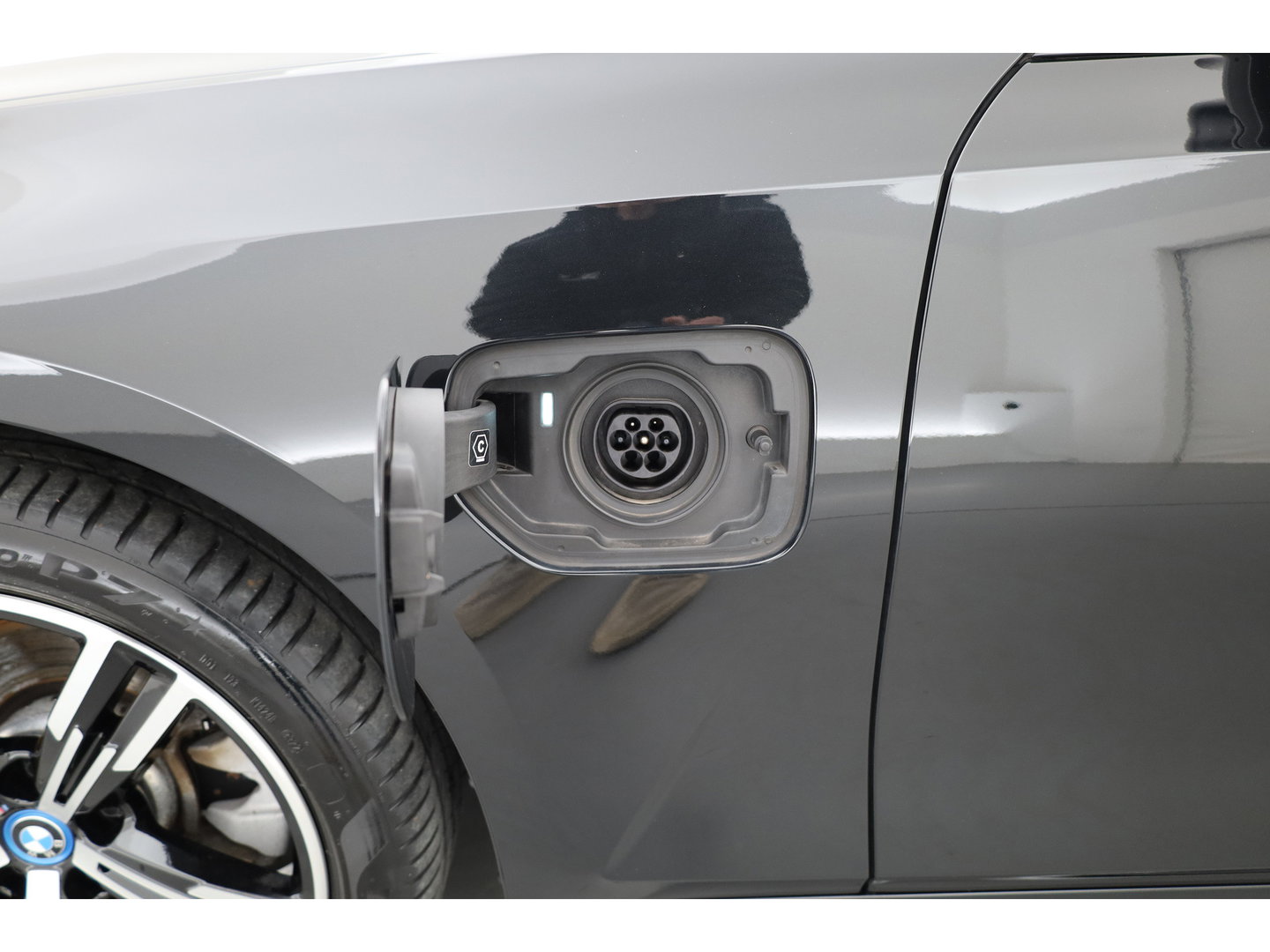 BMW 3 Serie Touring 320e M Sport | Facelift | Shadow Line | Curved display | Adapt. Cruise | Nav + CarPlay | Elek. Klep | Sfeerverlichting | LED | Stoelverw. | PDC V