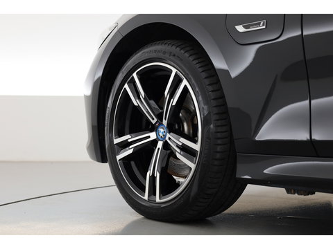 BMW 3 Serie Touring 320e M Sport | Facelift | Shadow Line | Curved display | Adapt. Cruise | Nav + CarPlay | Elek. Klep | Sfeerverlichting | LED | Stoelverw. | PDC V