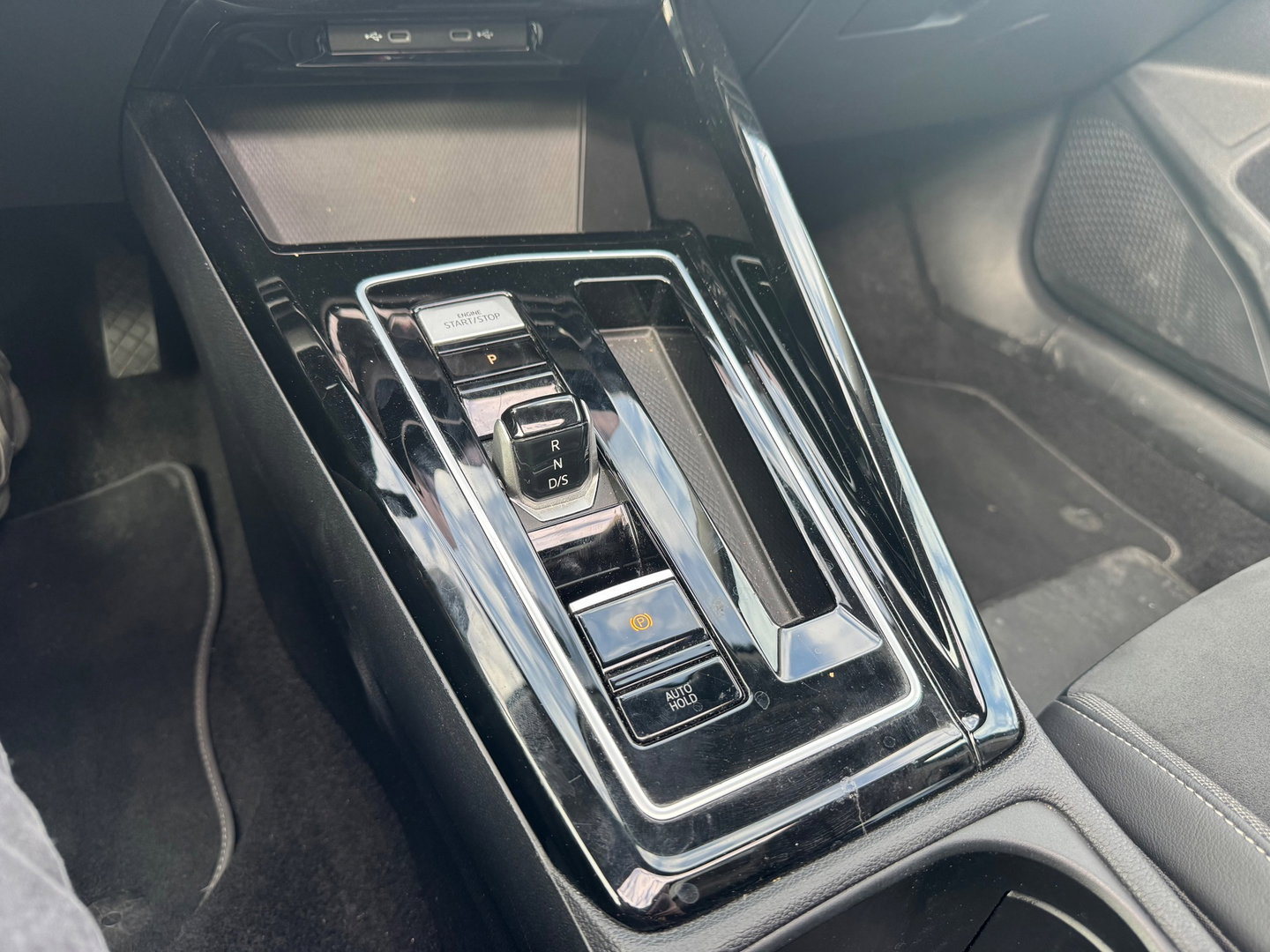 Volkswagen Golf 1.5 eTSI DSG Panorama Camera facelift HUD Memory