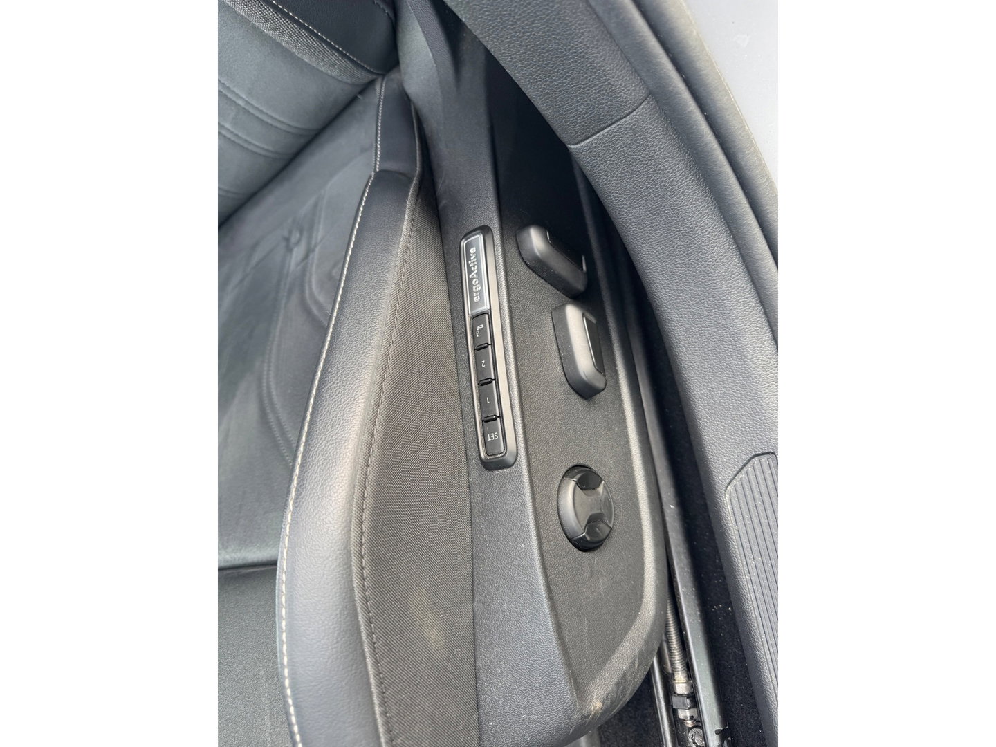 Volkswagen Golf 1.5 eTSI DSG Panorama Camera facelift HUD Memory